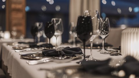Pictures from Sportalm Elegant table setting with black glasses and gray napkins
